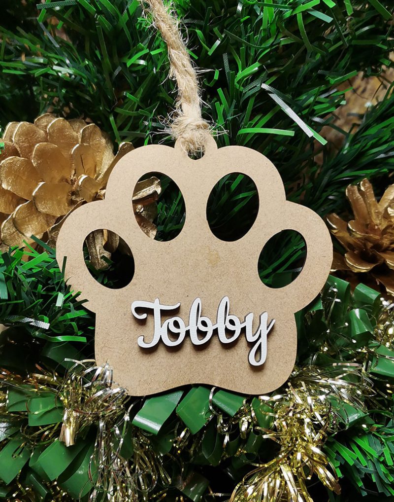 Figura perro con nombre en relieve